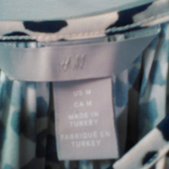 H & M M Long-Sleeved Pleated Animal Print Blouse - Picture 5 of 6